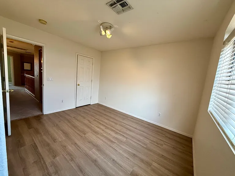 1273 W Swan Ct — Photo 21
