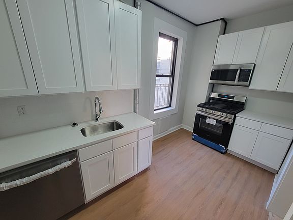 3rd image of 562 W 175th St APT 31A