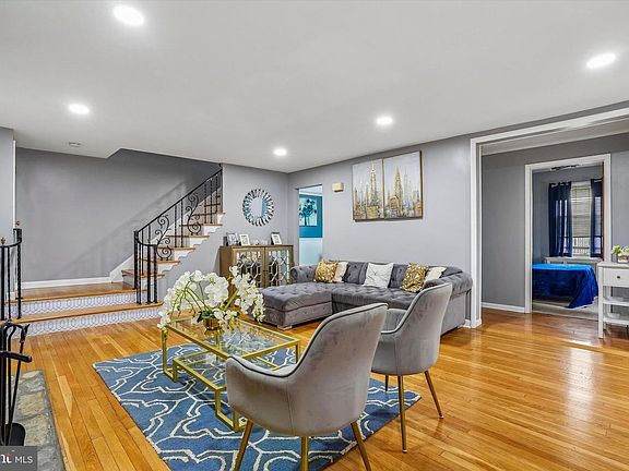 3rd image of 162 Redfern St