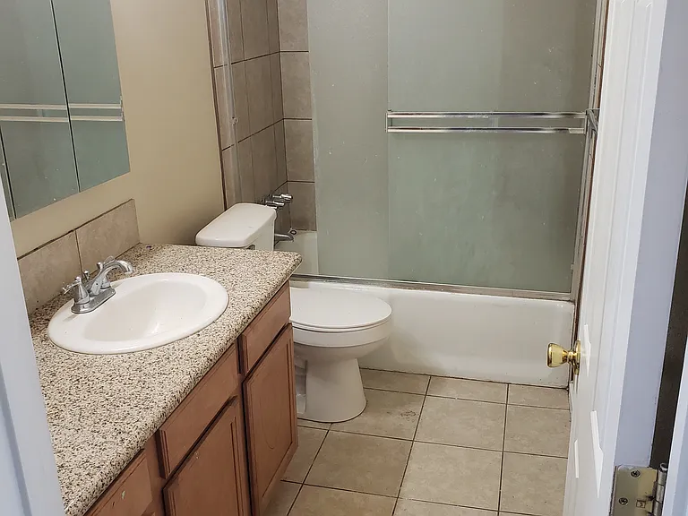Comstock Apartments — Photo 7