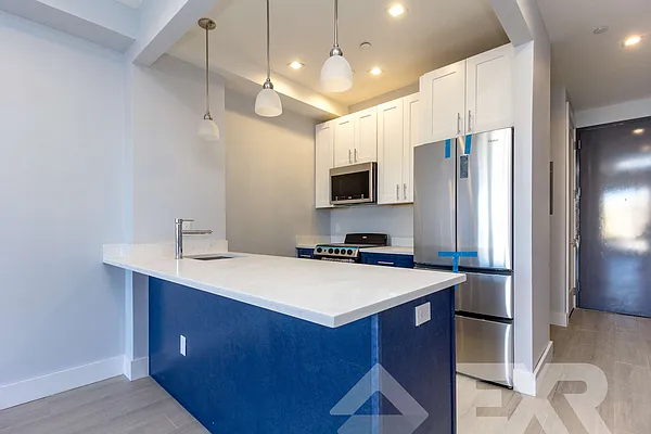 Rented by EXR | media 10