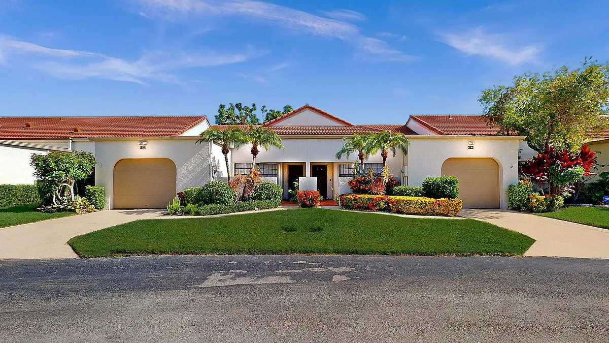 Building Photo - 5794 Parkwalk Cir W #E