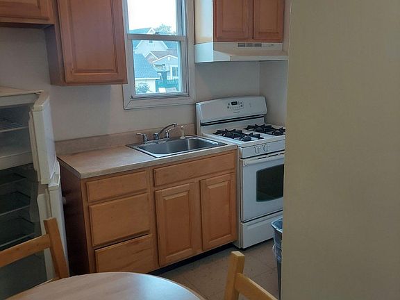 4th image of 5 Fairbanks Ave