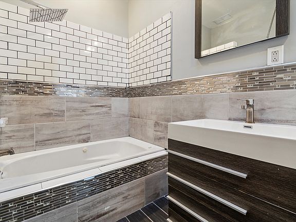 5th image of 5903 Pine St #102