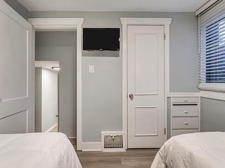 678 E 3rd Ave #1 — Photo 24