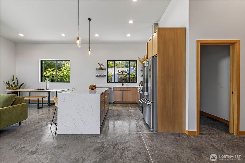 4th image of 209 Orchard Street