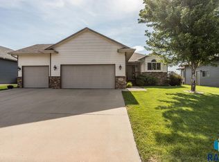 5300 S Westwind Ave, Sioux Falls, SD 57108