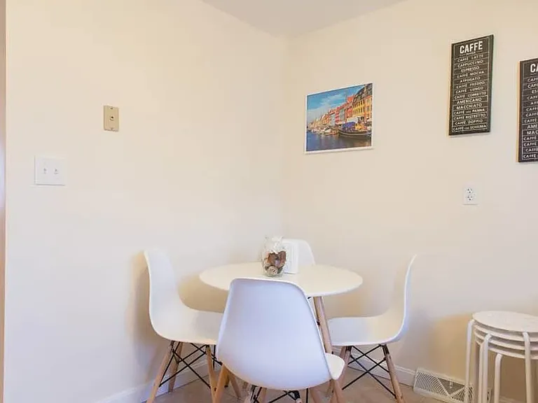 37 Oxford Cir #P — Photo 4