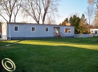 1728 Woodhill Dr, Brighton, MI