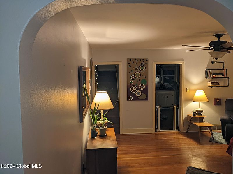 3rd image of 1018 Vincent Avenue