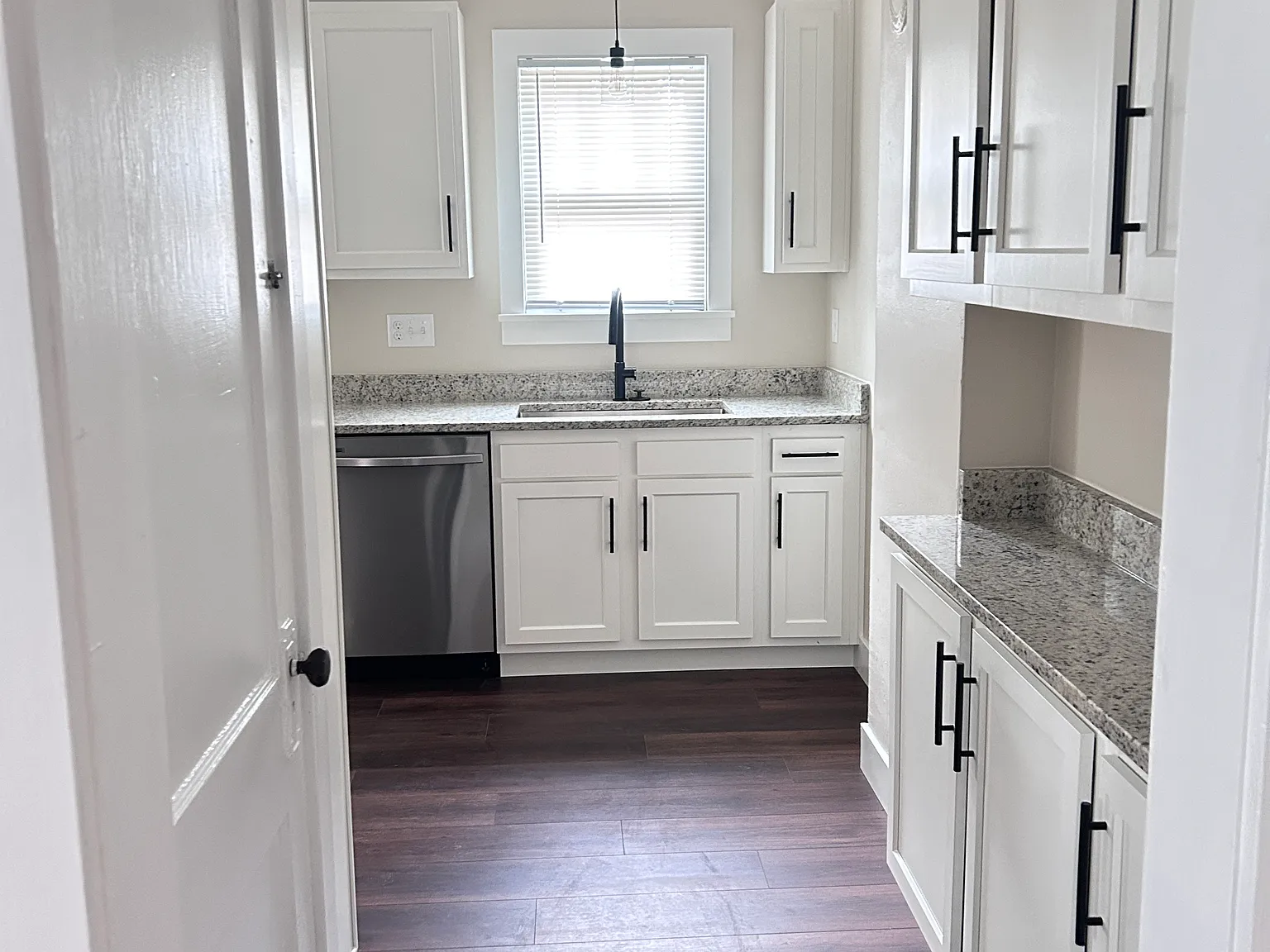 3 bed, 1120 sqft, $2,100 — Photo 4