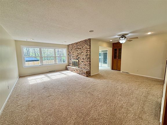2nd image of 4261 Oak Leaf Ln NE