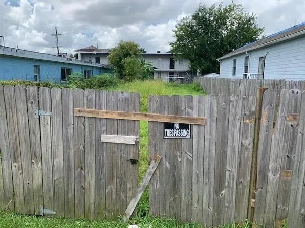 2010 6th St, New Orleans, LA 70115