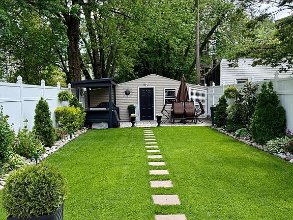 2nd image of 413 21st St