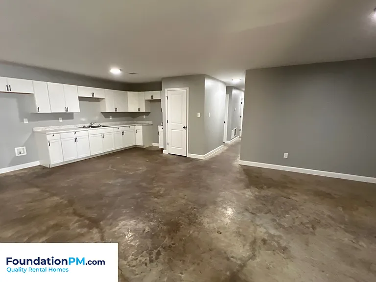 1273 Englewood St — Photo 3