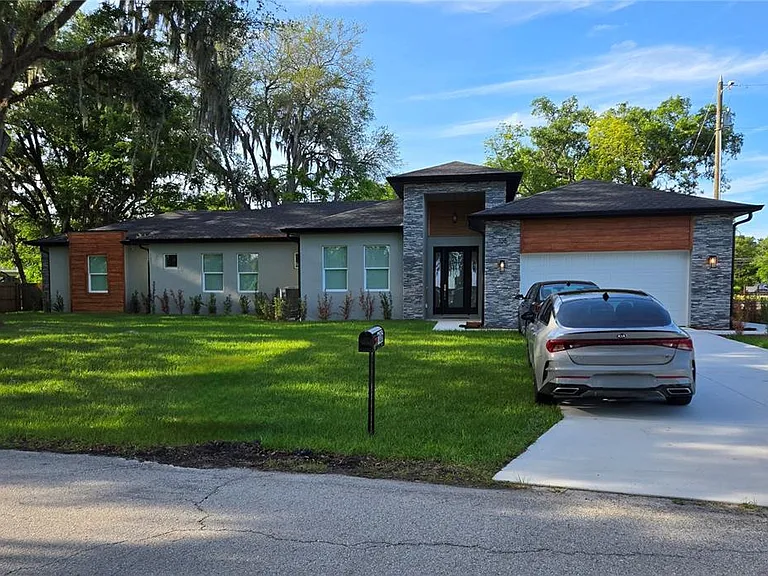106 Lake Dr — Photo 2