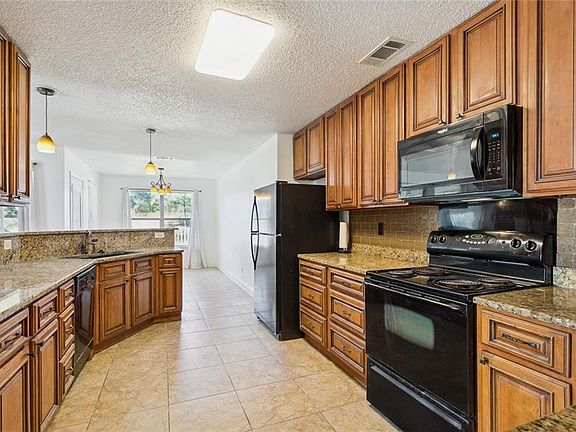 5th image of 1015 McCartney Ct