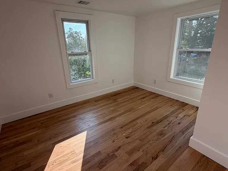 227 N Railroad Ave — Photo 14