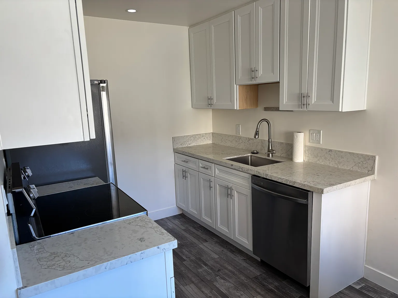 2 bed, 1.5 bath, 912 sqft, $2,400 — Photo 3