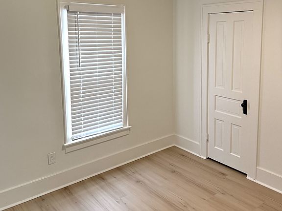 4th image of 23057 E Main St