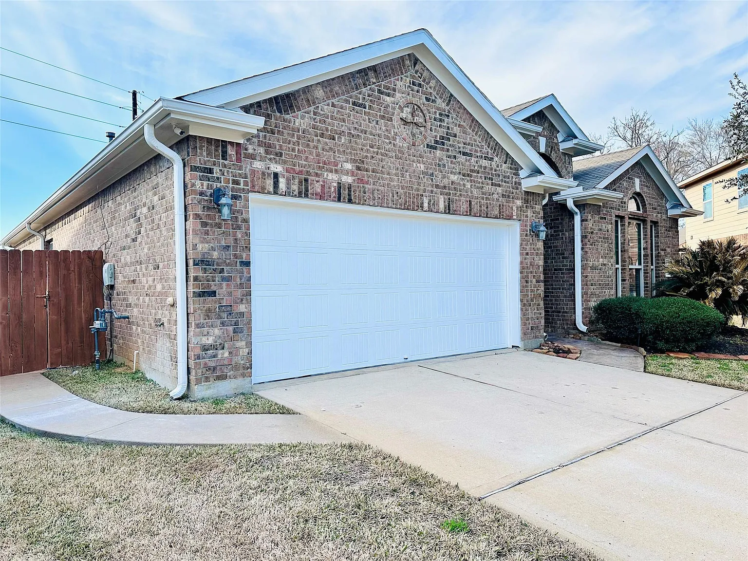 3 bed, 2.0 bath, 1884 sqft, $2,400 — Photo 1