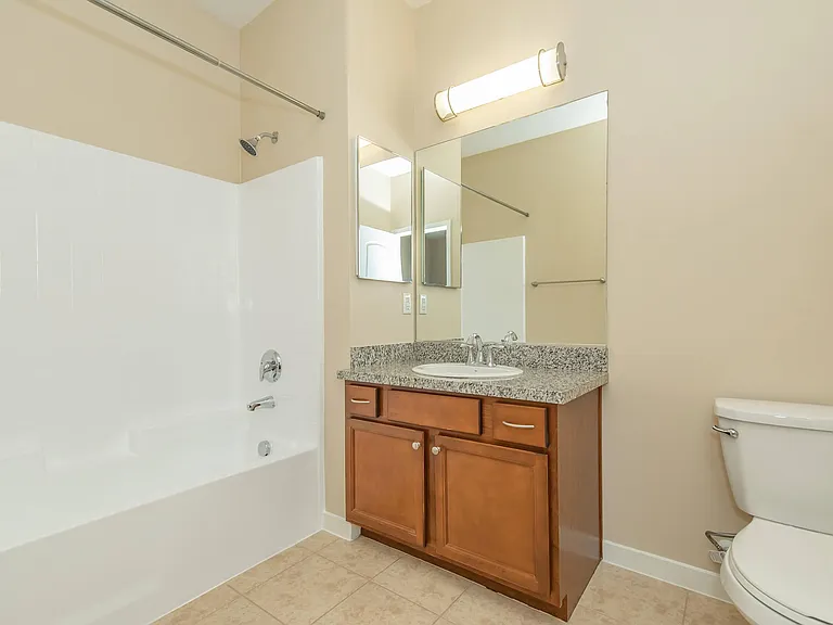 Vineyards at Palm Desert Apartment Homes — Photo 94