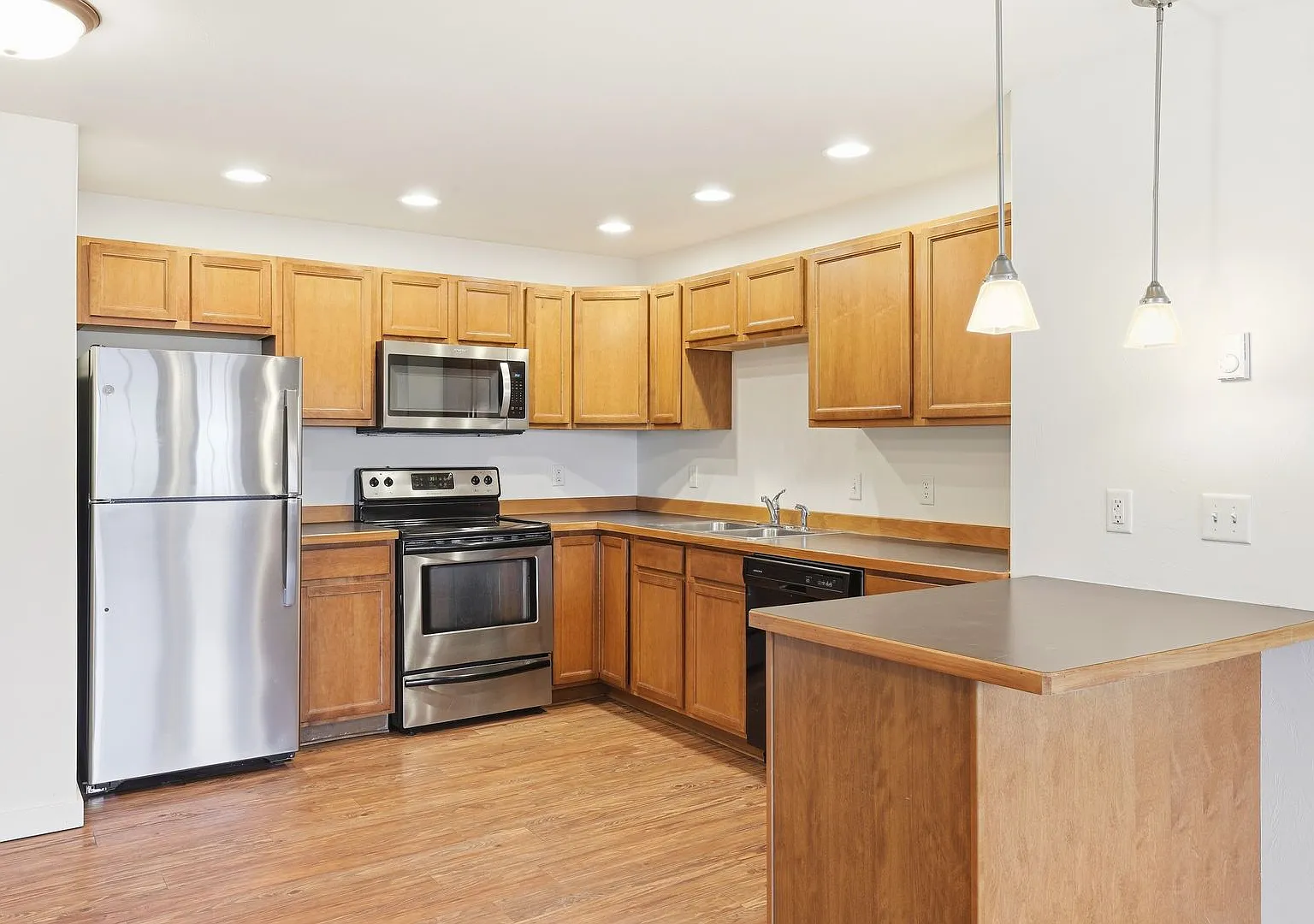 2222 Baxter- ASJS — Photo 4