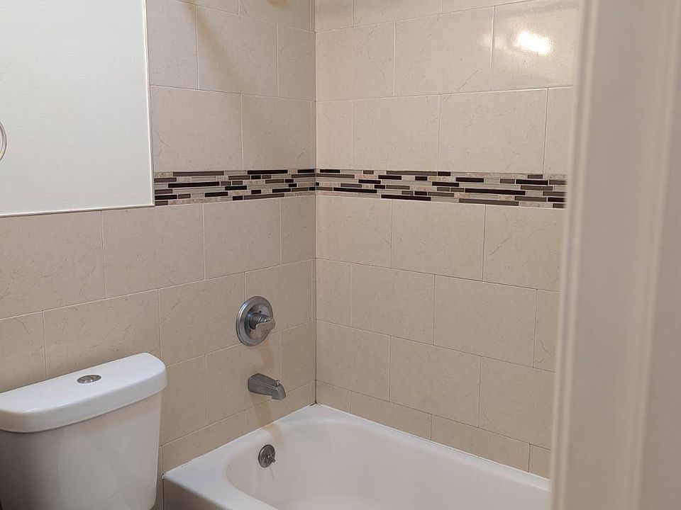 1st image of 829 Suffolk Ave APT 10