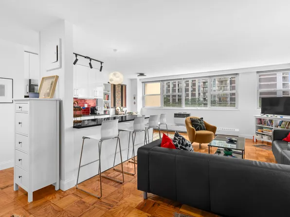 75 Henry Street 4J image 1 of 4