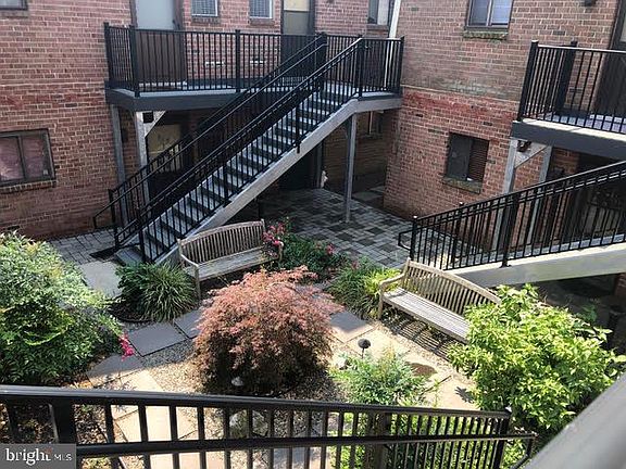 3rd image of 506 Meadow Woods Ln APT 506