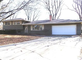 2615 6th St, Charleston, IL 61920