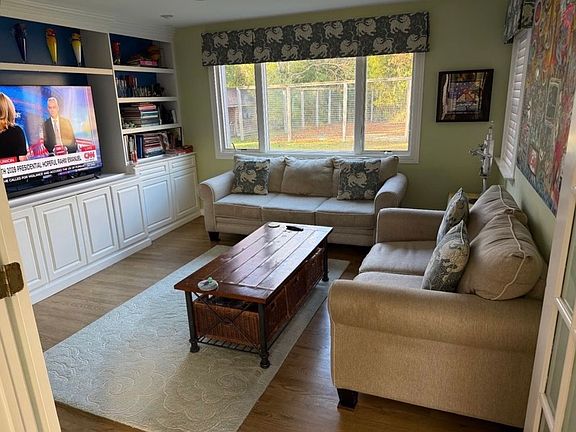 4th image of 9 Old Mill Ln