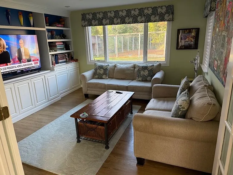 9 Old Mill Ln — Photo 4