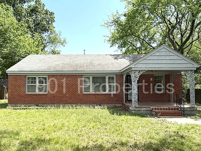 814 Colonial Rd — Photo 1