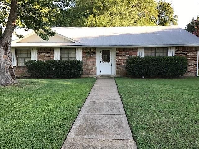 1st image of 302 Bayless Ln