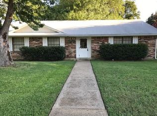 302 Bayless Ln, Duncanville, TX 75116