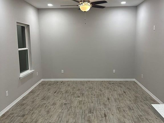 4th image of 2425 N Valley Cir #B