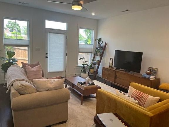 2nd image of 3016 M St
