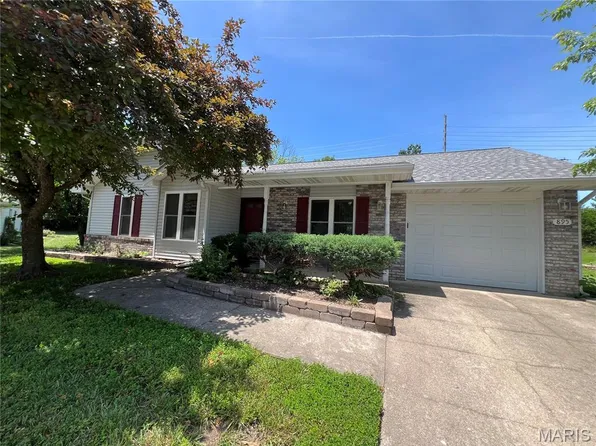 895 Azalea Ct, Osage Beach, MO 65065