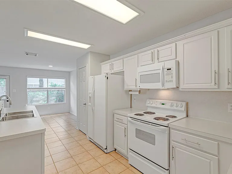218 Blushwood Pl — Photo 8
