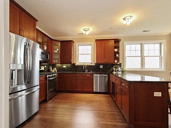 3rd image of 558 E Oakwood Blvd #P-4
