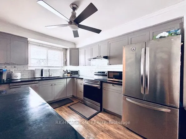 925 Bayly St #7, Pickering, ON L1W 1L4