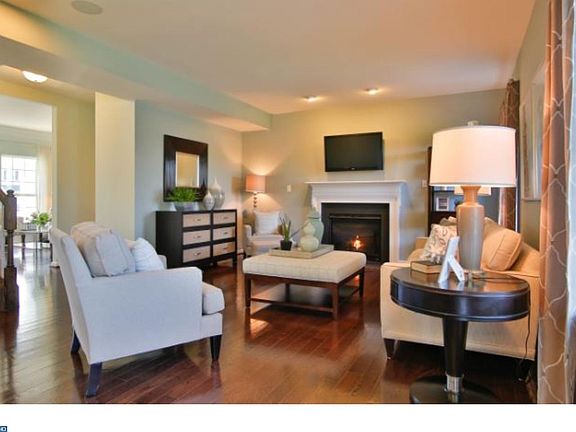 4th image of 371 Neverland Dr