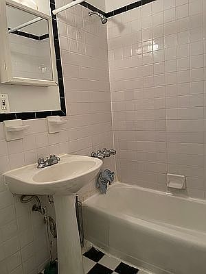 4th image of 493 12th St #1A