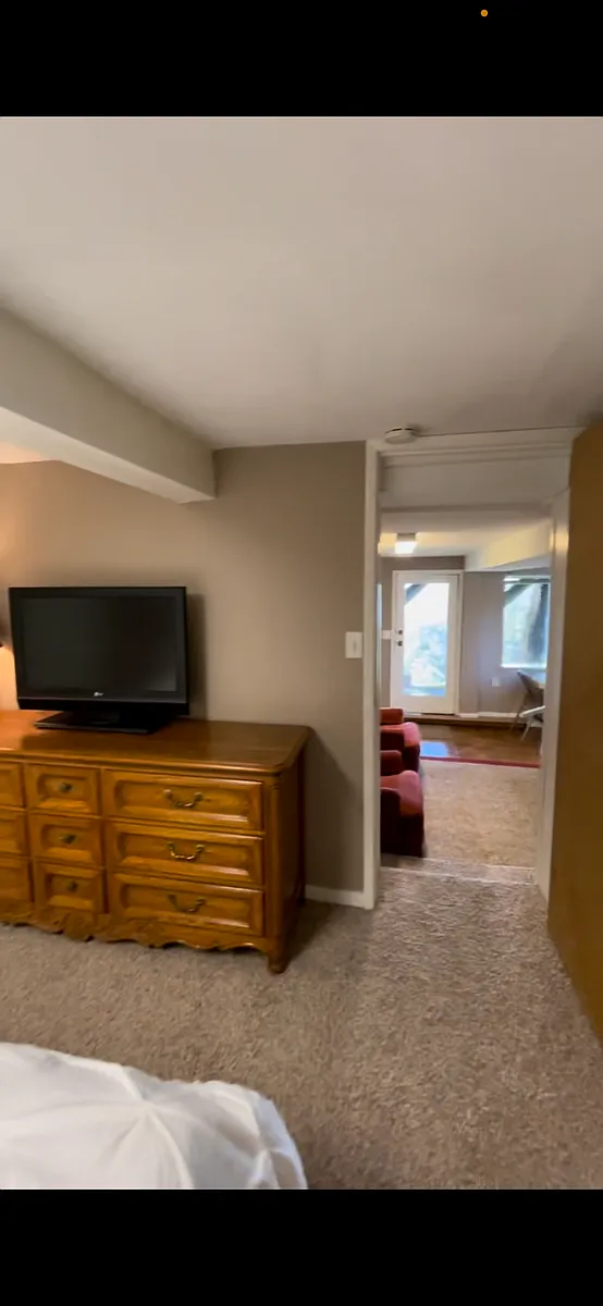 Room - 570 Community Hall Ln