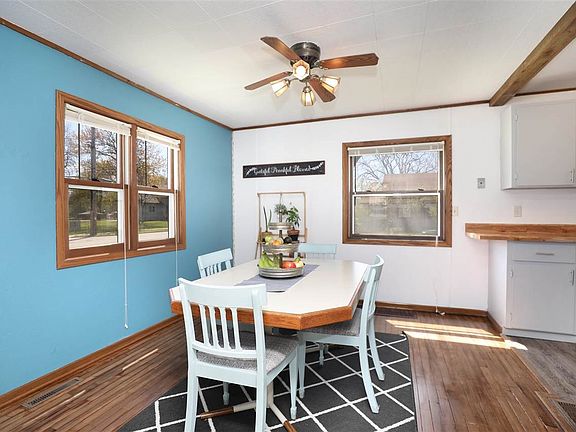 4th image of 663 W Winneconne Ave