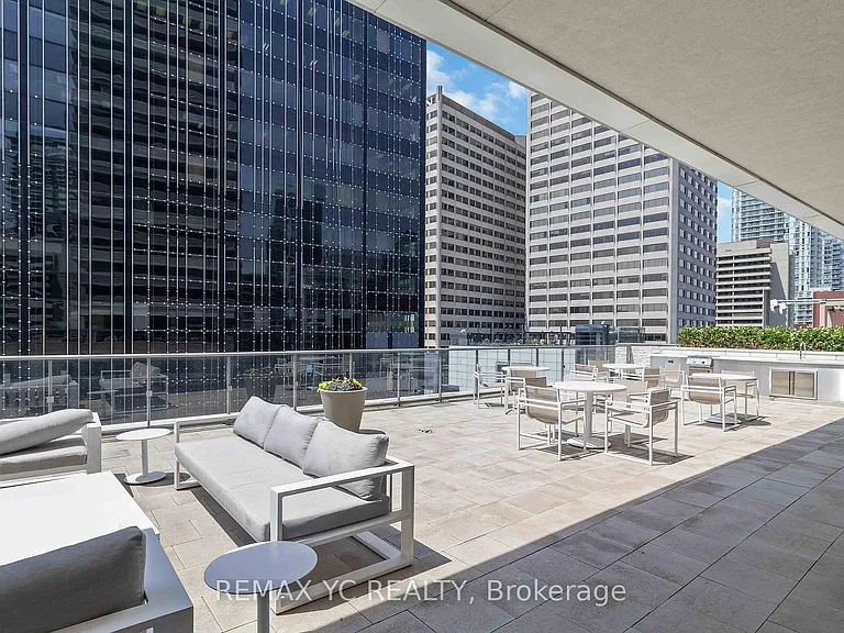 2221 Yonge St #3210 — Photo 20