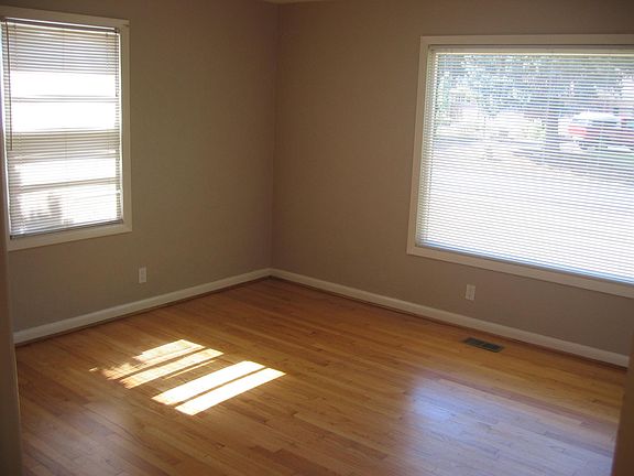 2nd image of 408 NE Birchwood Ln