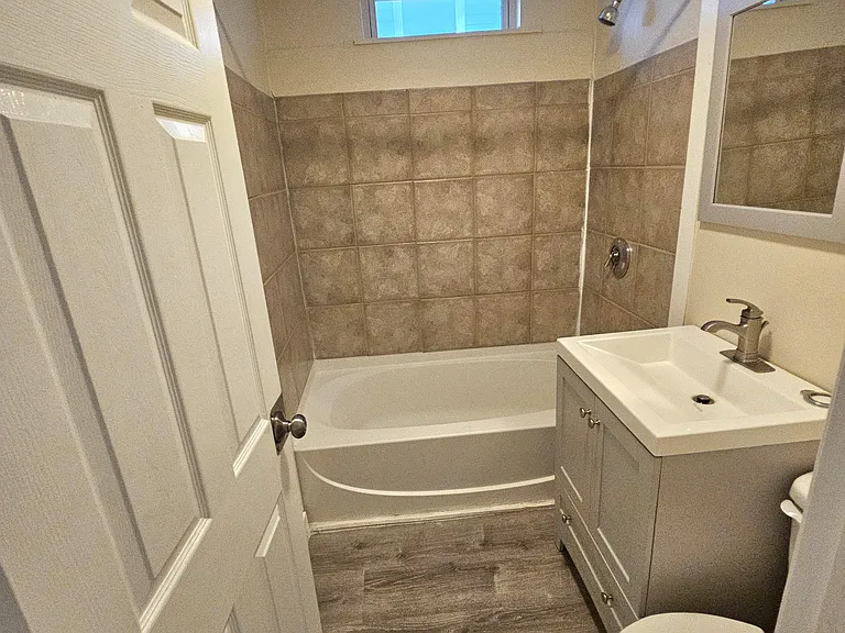 774 E 5th St #1 — Photo 7