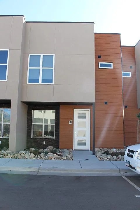2 bed, 1096 sqft, $2,300 — Photo 1